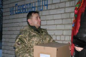 Военные продолжают оказывать помощь и поддержку детям на Донбассе