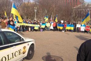 Украинцы под окнами Белого Дома: Путина необходимо остановить уже сейчас