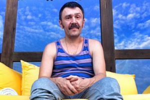 Голый Сергей Шнуров рассуждает о женской красоте