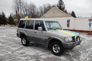 Винницкие волонтеры подарили бойцам АТО джип "Isuzu Trooper"