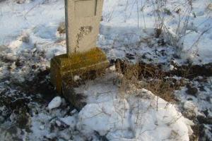 Молодые вандалы "собирали металлолом" на кладбище