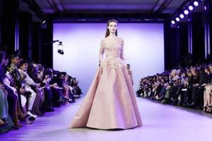 Неделя высокой моды в Париже: роскошная коллекция вечерних платьев