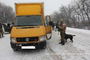 На Донетчине пограничники задержали контрабандную водку и сигареты