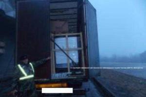 Пограничники обнаружили незаконных мигрантов среди упакованных котлов