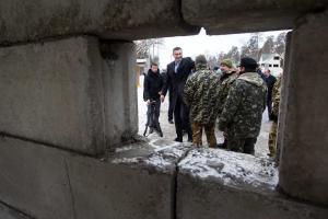 Блокпосты на въезде в Киев помогали возводить столичные предприниматели 