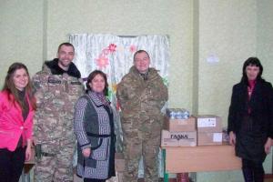 Волонтеры передали детям Луганщины подарки и игрушки, собранные на Львовщине