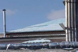 Жители российского Челябинска любовались голубым снегом