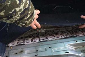 Украинец "заправил" автомобиль контрабандными сигаретами