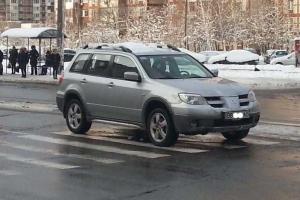 В Киеве иномарка на "зебре" сбила девочку, идущую в школу 
