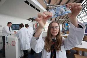 Пластиковые купюры ввели в обращение в Шотландии