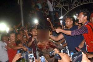 В Индии разъяренная толпа устроила самосуд над насильником