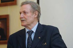 79-летний Юрий Соломин попал в больницу