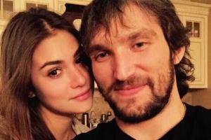 После теннисистки и гимнастки, любовью Александра Овечкина стала модель