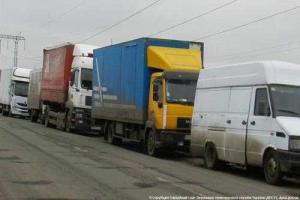 На временно оккупированную территорию пытаются "прошмыгнуть" грузовики с продуктами