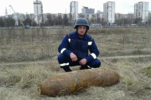Возле жилых домов в центре Киева "отдыхала" старая авиационная бомба