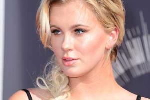 Пикантные фото дочери голливудских звезд кино