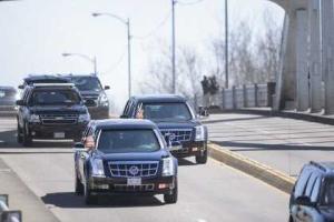 Барак Обама "заставил" американку рожать в автомобиле