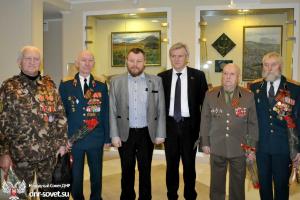 Совет ветеранов "ДНР" просит Меркель и Олланда посодействовать в возвращении переговоров в мирное русло 