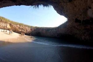 Таинственный природный бассейн в Мексике