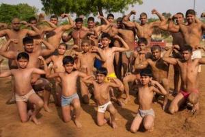 Небольшое селение в Индии стало "фабрикой вышибал" для столичных офисов и ночных клубов