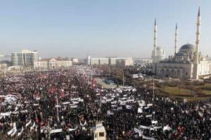 В столице Чечни состоялся многотысячный митинг в честь Дня весны и труда