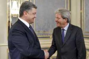 Порошенко провел встречу с министром иностранных дел Италии