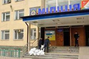 В Славянске укрепляют здание МВД: но повода для паники нет