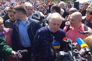 Главе КПУ досталось на первомайском митинге в Киеве