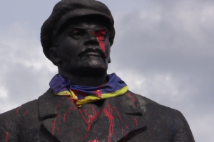 На Донетчине пострадал очередной памятник Ленину