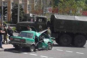 ДТП в Донецке: легковушка не разъехалась с грузовиком боевиков