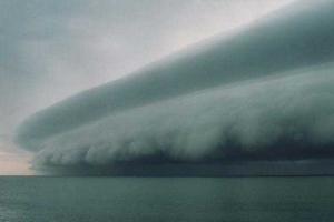 Жители Филиппин с ужасом ждут приближающийся мощный ураган "Ноул"