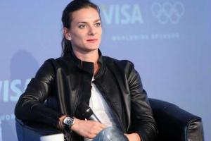 Российская прыгунья с шестом Елена Исинбаева подписала контракт на службу в ВС РФ