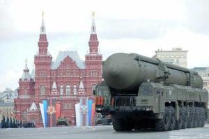 Валерий Савельев: Может быть, России не следует так откровенно бренчать оружием во время Парада 9 мая?