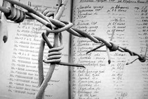 Яценюк и члены Правительства почтили память жертв политических репрессий