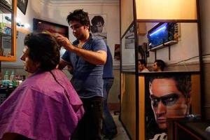 Жителям Ирана запрещают ходить в солярий, выщипывать брови и делать тату