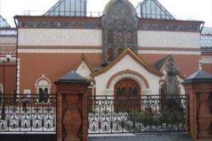 В Третьяковке проводят обыски, сотрудники галереи от комментариев отказываются