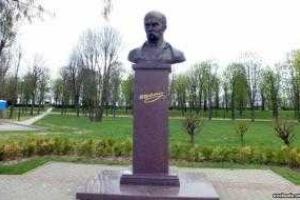 В Беларуси отреставрировали поврежденный вандалами памятник Кобзарю