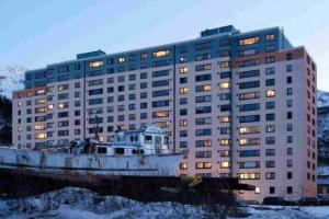 На Аляске существует город, население которого живет в одной высотке