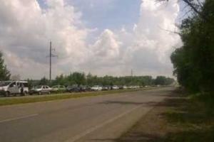 Градус напряжения на пунктах пропуска нарастает: люди готовятся к ночлегу в поле