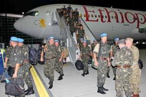 В международный аэропорт Львова прибыли военные-миротворцы, вернувшиеся из Либерии