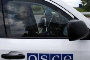 Представители ОБСЕ и "ДНР" обследовали район Донецка, попавший под обстрел