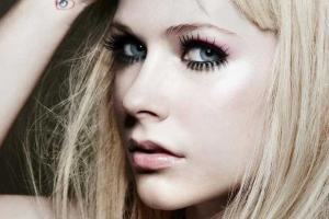 Певица Аврил Лавин рассказала, как борется с серьезной болезнью