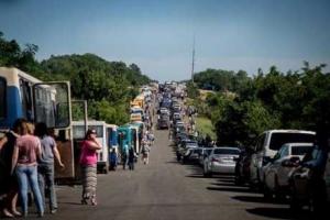 Первый день действия новых правил пересечения линии разграничения шокировал привыкших к войне людей