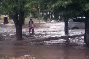 На головы жителей Харькова обрушился ливень с градом