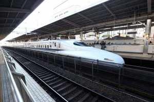 В Японии мужчина решил совершить самосожжение прямо во время движения скоростного поезда