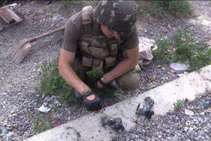 Боевики в Песках засыпают украинские позиции запрещенными боеприпасами