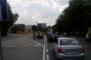 Жители Донецка колесят по городу в поисках топлива
