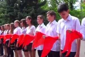 В "ДНР" принимают в пионеры, в "ЛНР" возродят комсомол, а Жириновский обещает "оккупировать" Артек