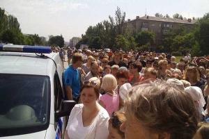 Донецк: разъяренные и уставшие от войны жители города продолжают стихийный митинг