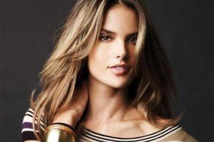 Бразильская манекенщица Алессандра Амбросио снялась в пикантной фотосессии для турецкого журнала